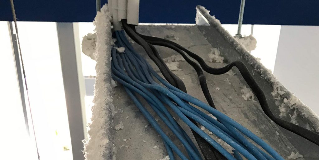 Почему нельзя прокладывать силовые кабели со слаботочными